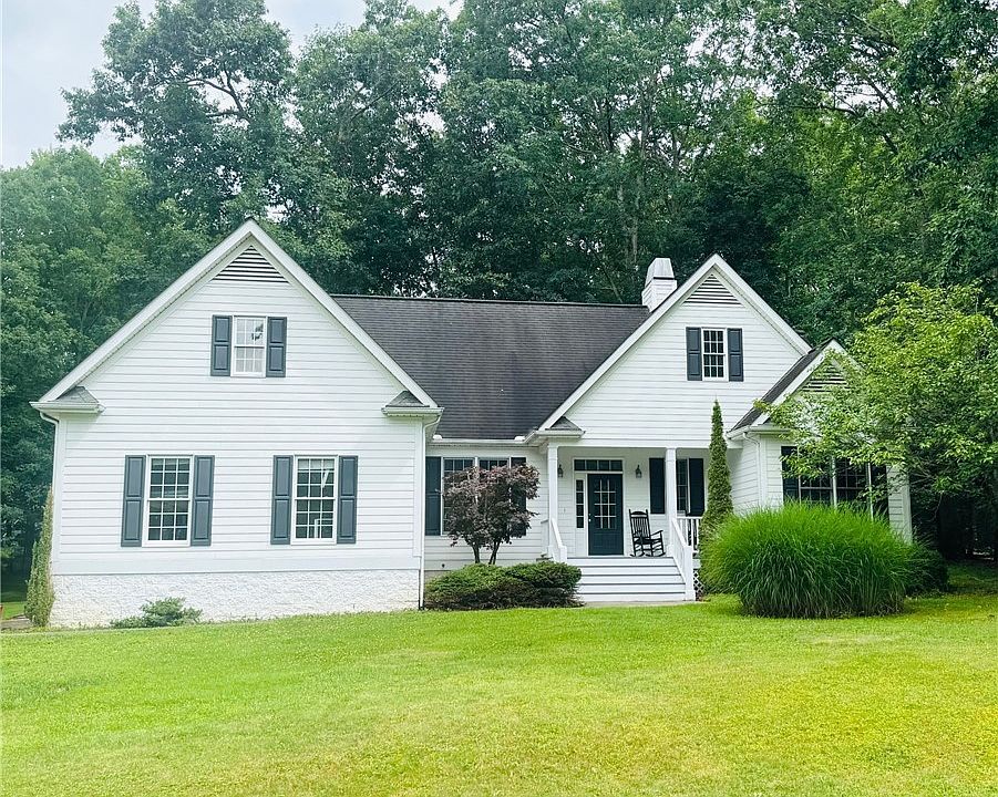1st image of 109 Hawthorn Ln
