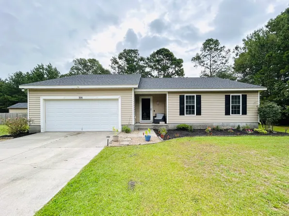 106 Camellia Creek Dr, Richlands, NC 28574