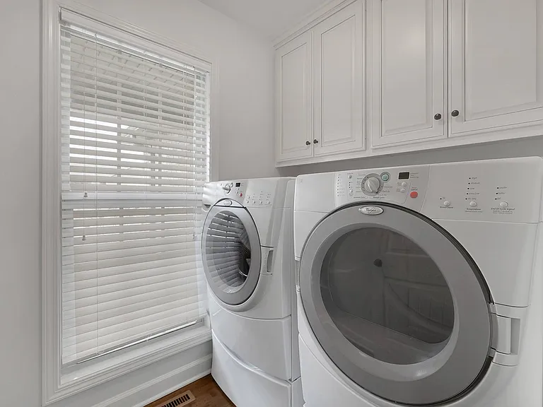 402 Lucy Cir — Photo 9