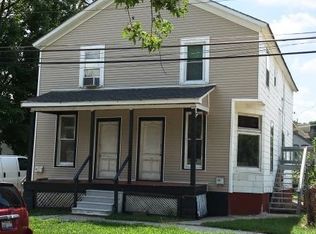 203 W Maple St APT 2W, Champaign, IL 61820