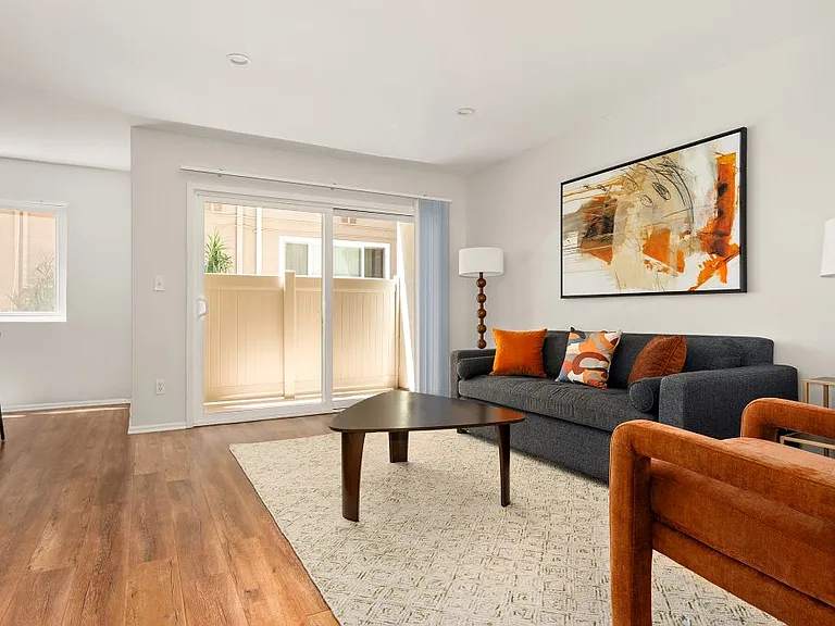 Lombardi Apartments — Photo 6