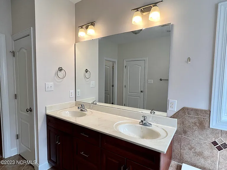 206 Sandy Springs Rd — Photo 31