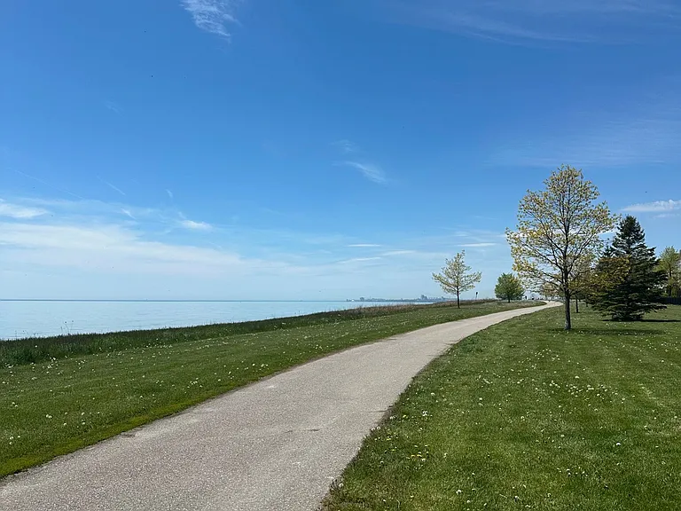 50 Lakebreeze Dr #421 — Photo 2