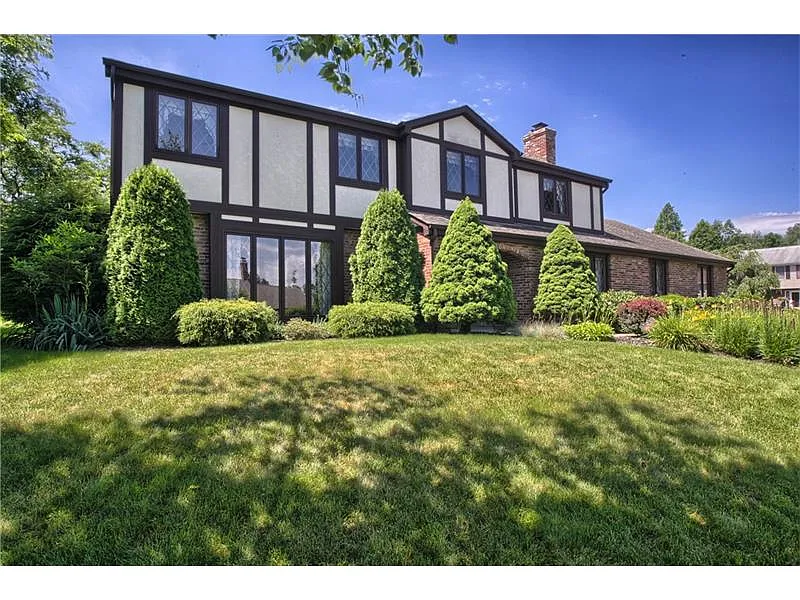 19 Maplecrest Dr photo 1