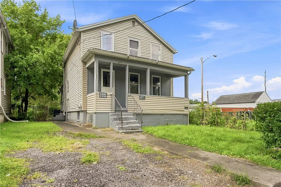 3 bed, 1.0 bath, 1182 sqft, $1,950 — Photo 2