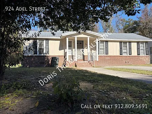 924 Adel St Photo 1
