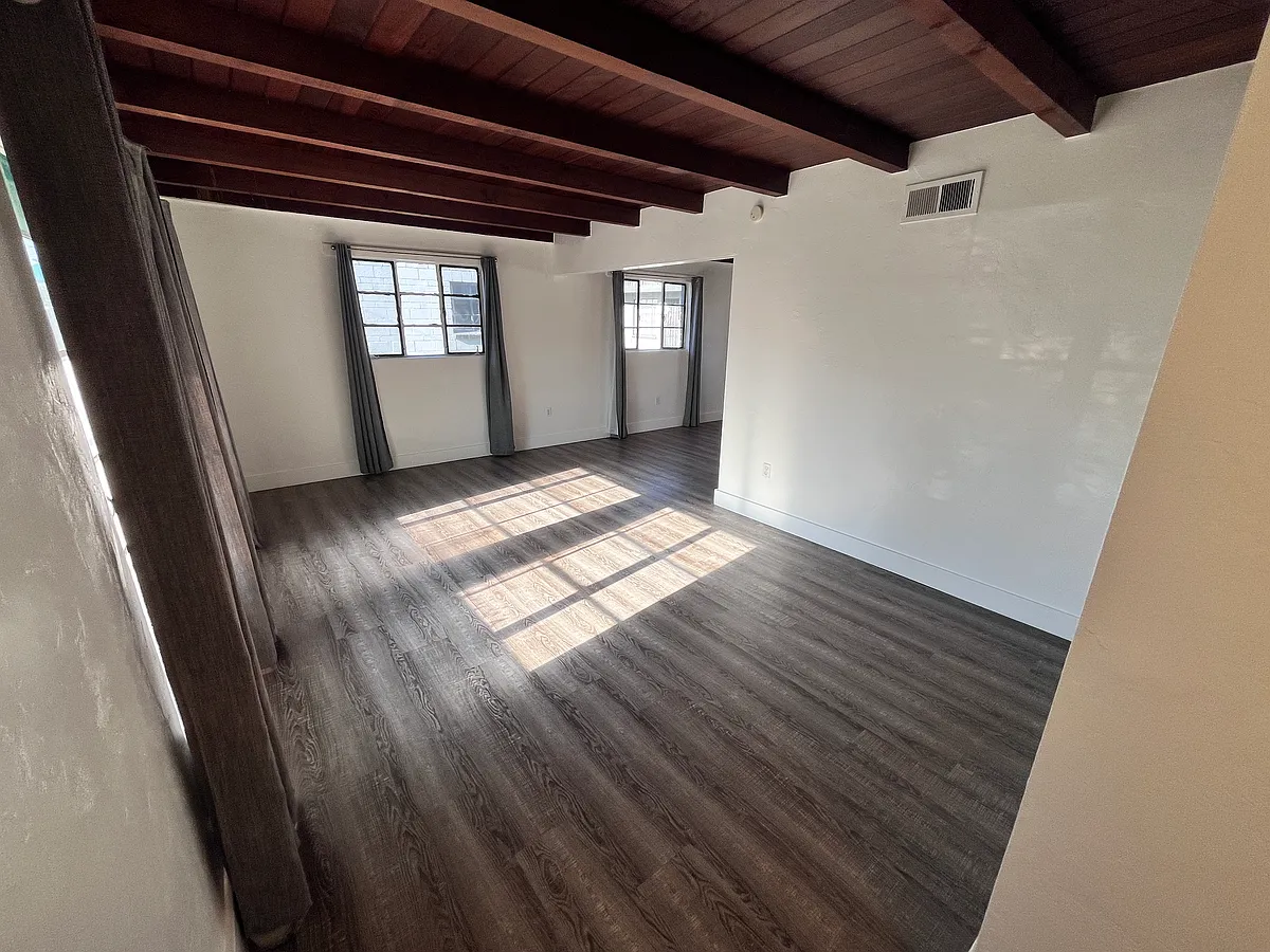 Building Photo - 15-33 N Longfellow Ave #19