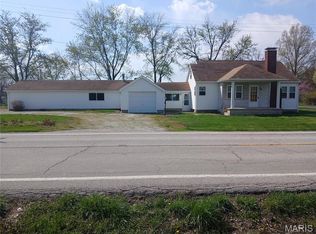 508 W Deck St, New Douglas, IL
