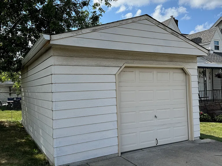 14226 Lakewood Heights Blvd — Photo 2