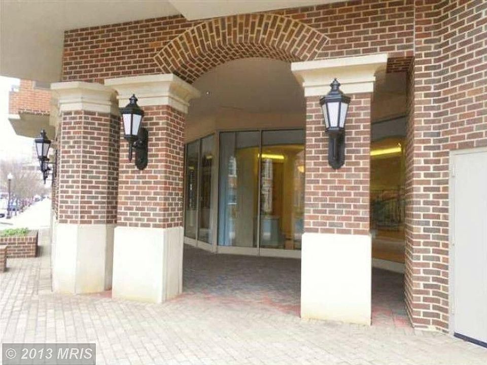 1st image of 1050 N Stuart St APT 222