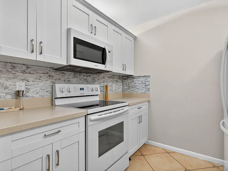 1127 E Seminole Ave #8A — Photo 8