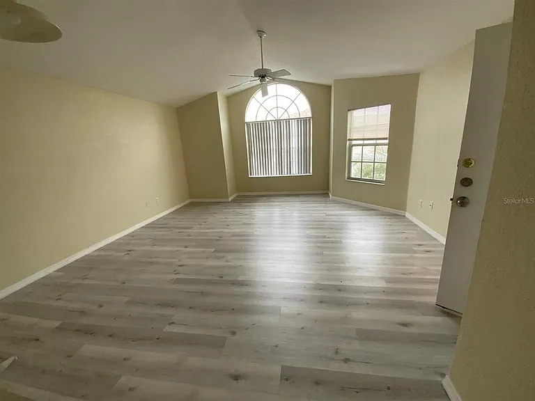 2327 Prime Cir #B — Photo 19
