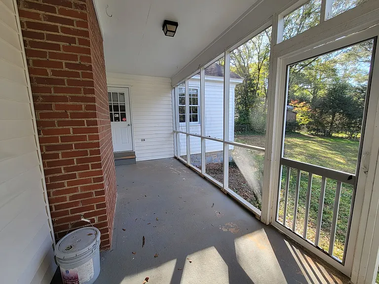 220 Gilleland Dr — Photo 12