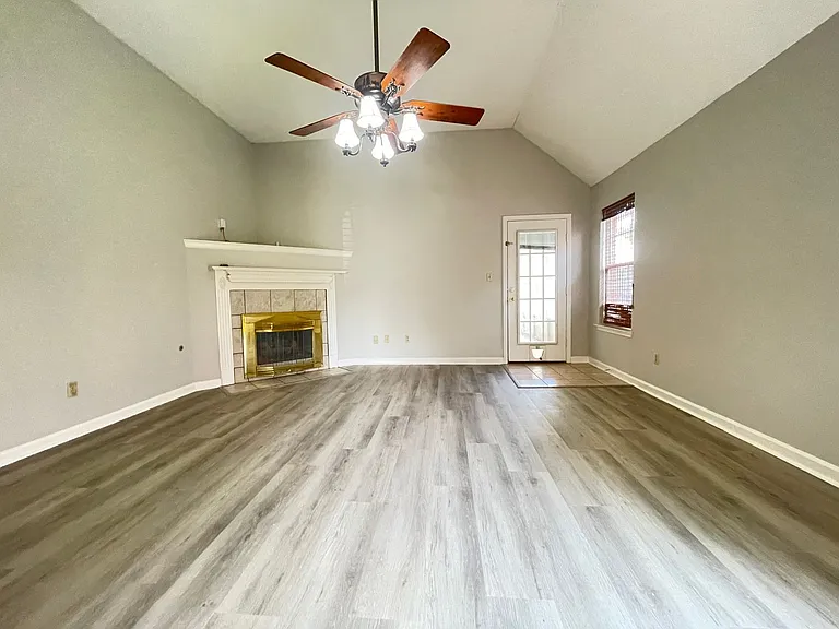 5884 Alexandria Ln — Photo 2