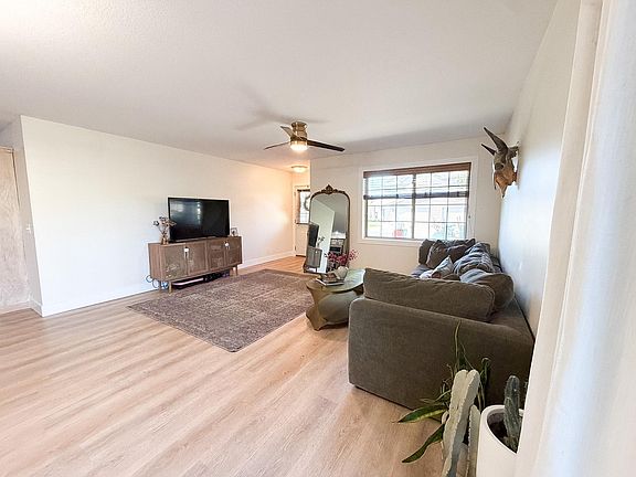 4th image of 1836 Kristy St