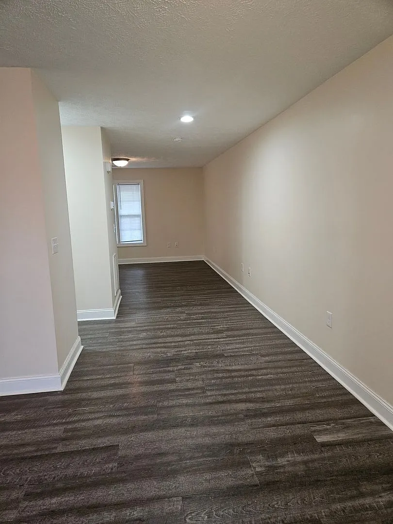 3 Bedroom, 3.5 Bath Townhouse — Photo 4
