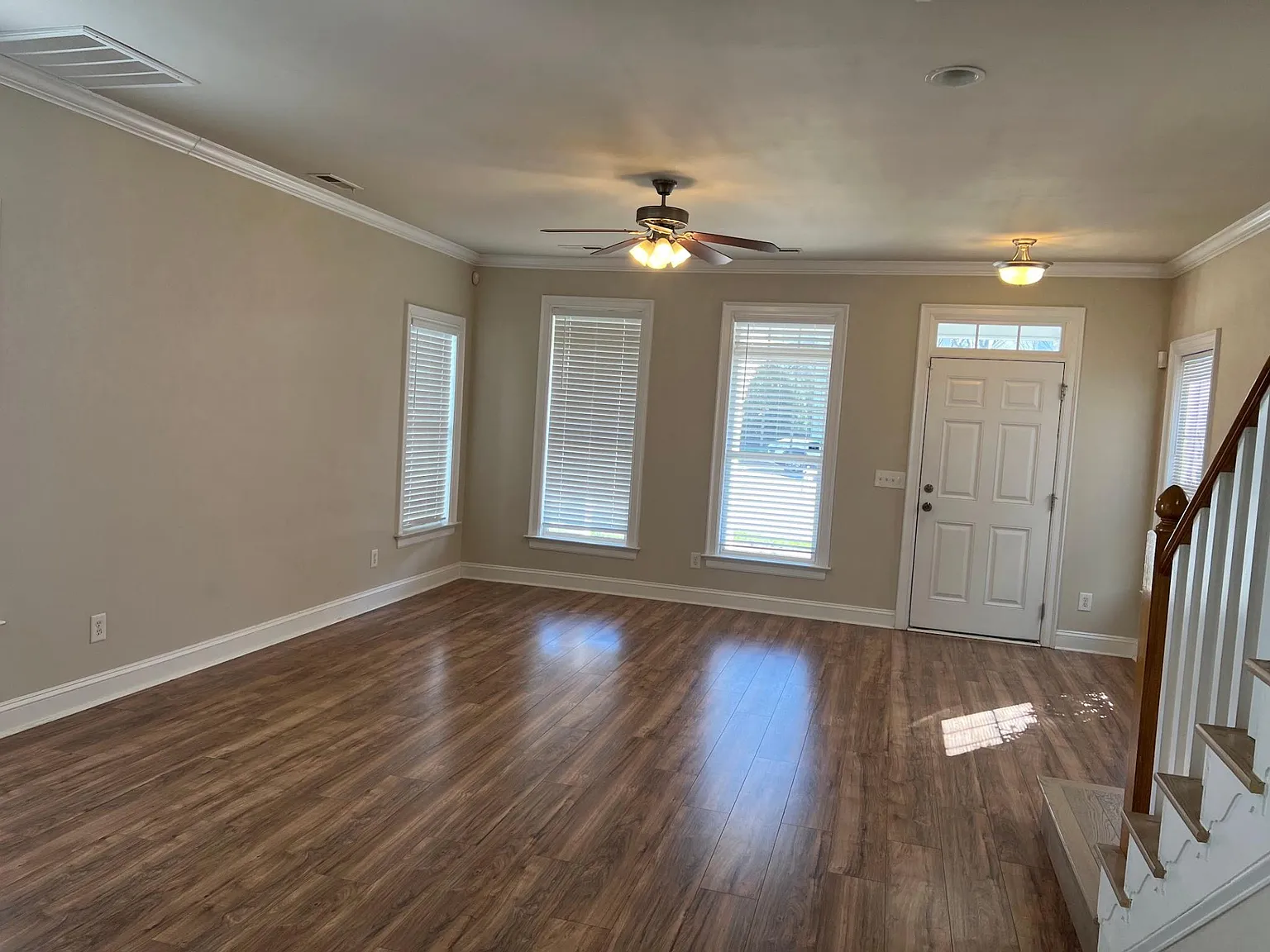 3 bed, 2.5 bath, 1619 sqft, $1,875 — Photo 3