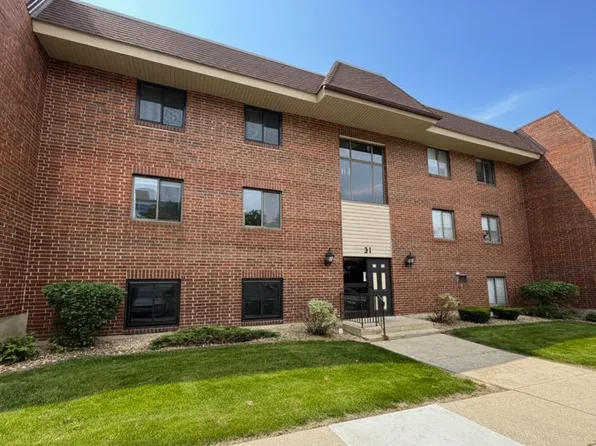 31 E Janata Blvd APT 1A, Lombard, IL 60148