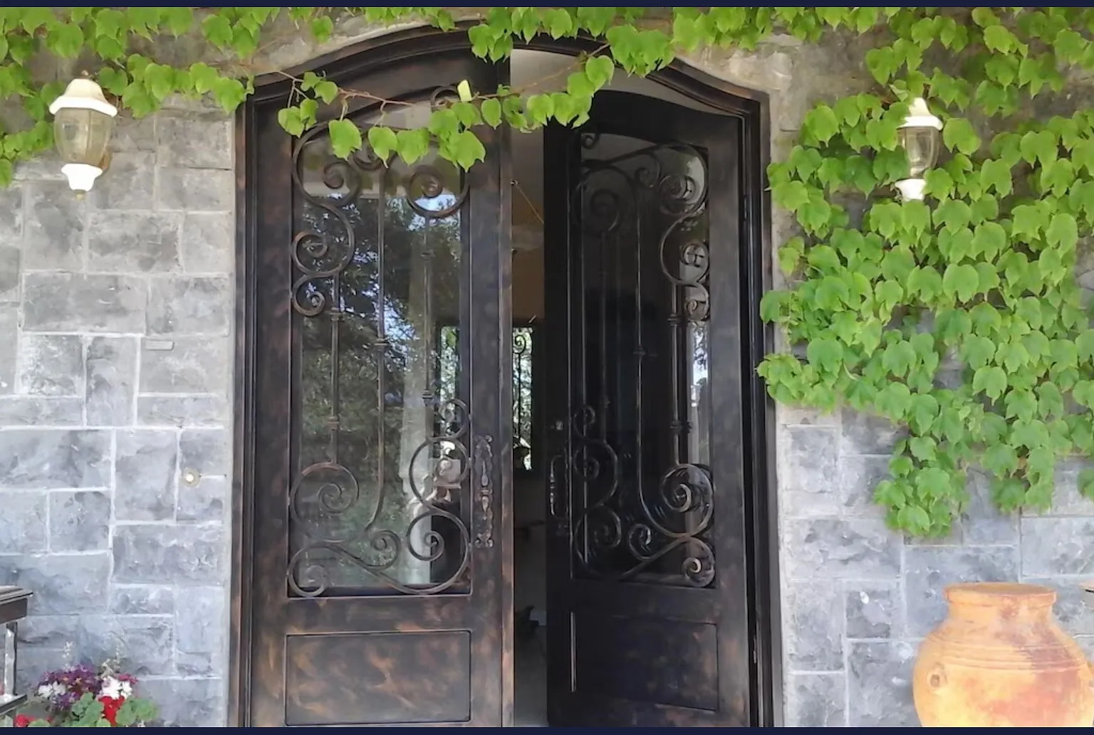 3 bed, 2.5 bath, 3700 sqft, $8,700 — Photo 3