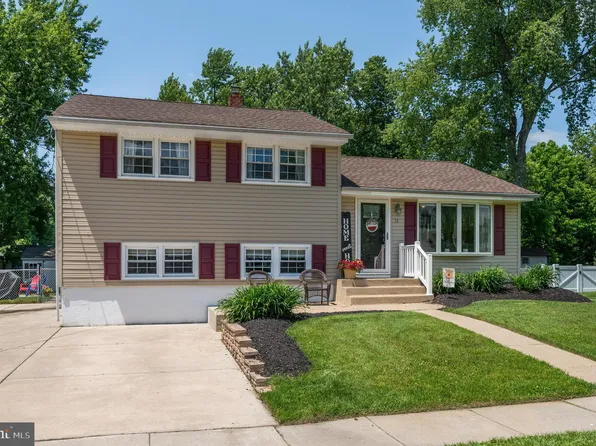 18 Clearbrook Dr, Gibbsboro, NJ 08026
