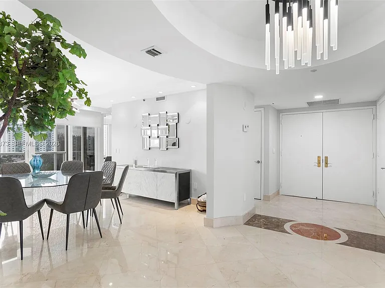19111 Collins Ave #604 — Photo 10