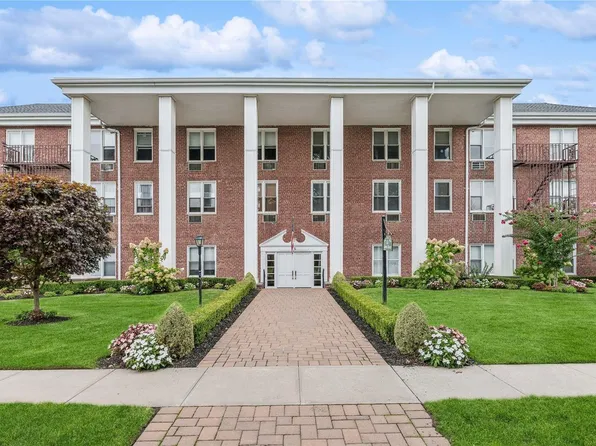 55 Lenox Road #2F, Rockville Centre, NY 11570