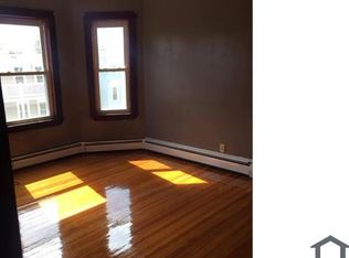 32 Ridgewood St FLOOR 3, Dorchester, MA 02122