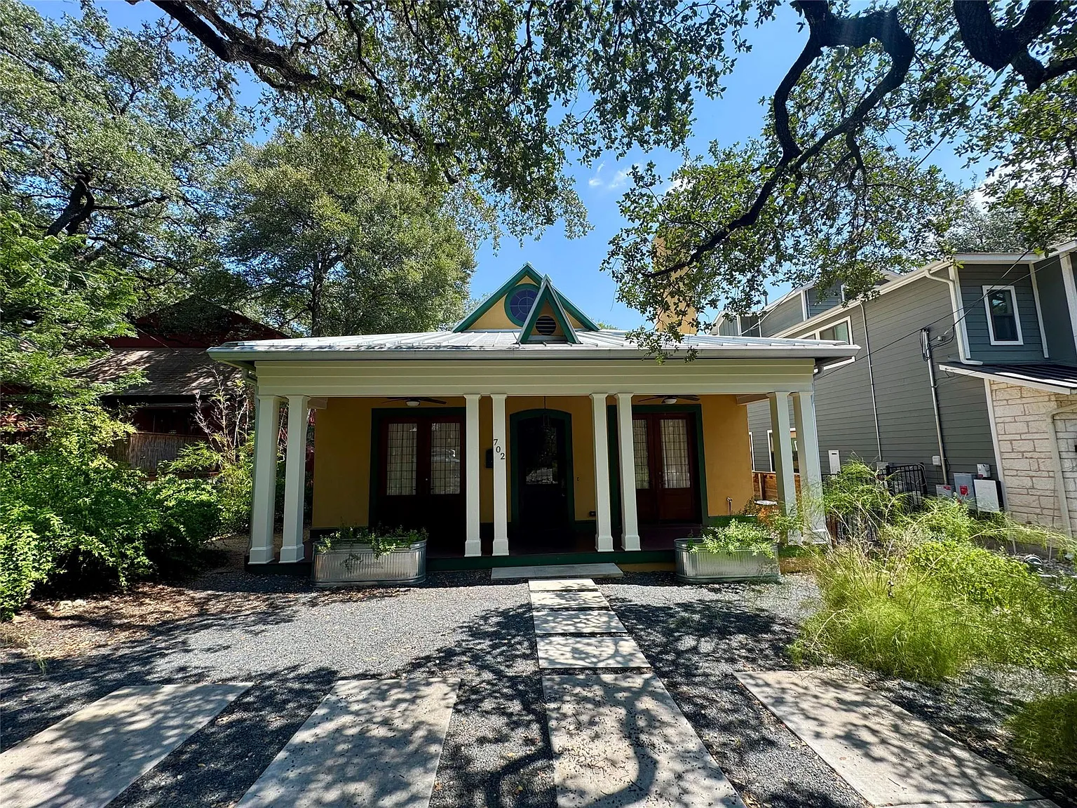 4 bed, 3.5 bath, 2300 sqft, $7,995 — Photo 1