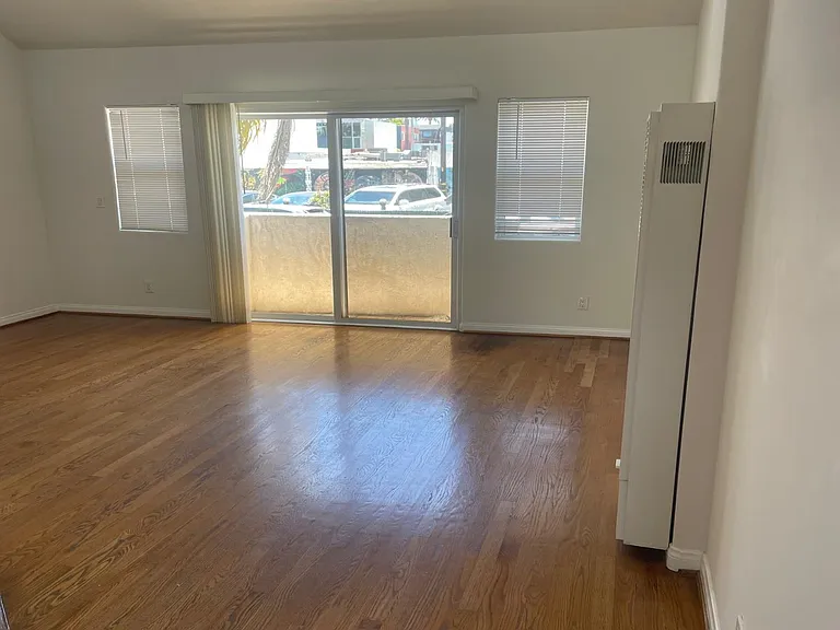 1302 Electric Ave #1302 — Photo 2