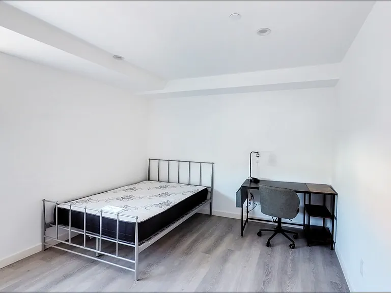 1815 W Adams Blvd — Photo 19