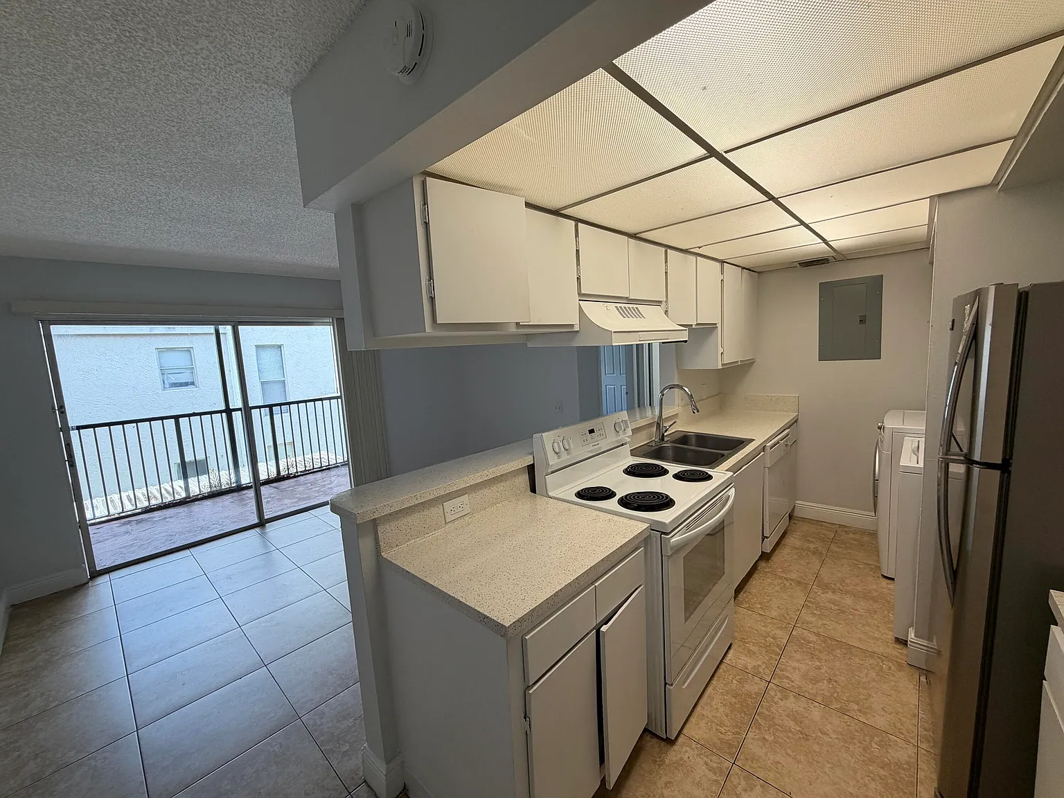 2 bed, 2.0 bath, 1081 sqft, $1,849 — Photo 2