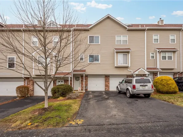120 Old Village Ln, Bethel Park, PA 15102