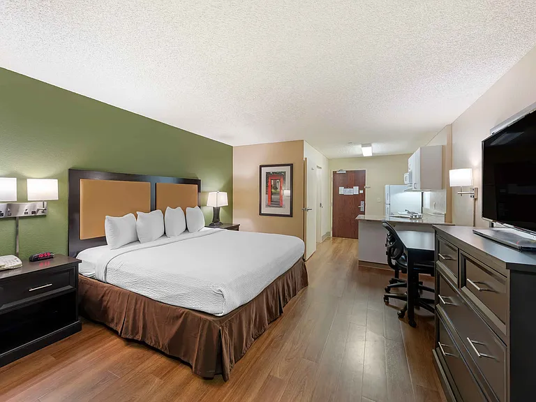 Studio Suite - 1 Queen Bed