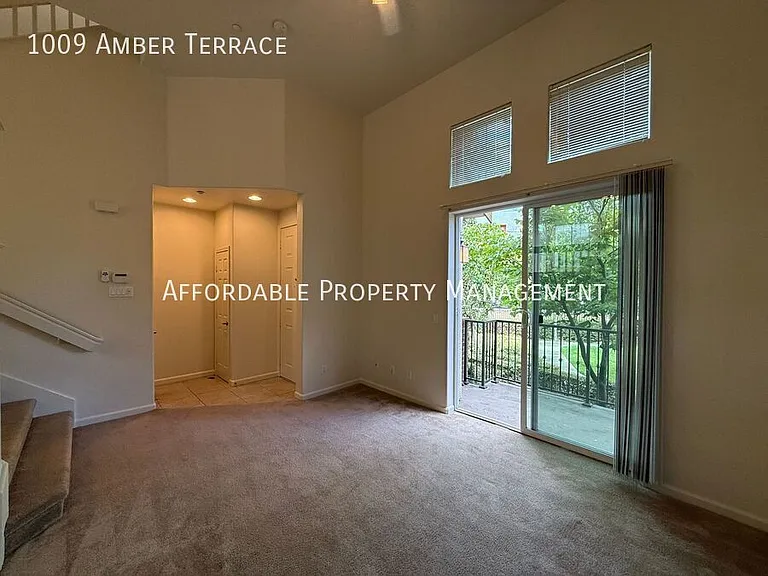 1009 Amber Ter — Photo 5