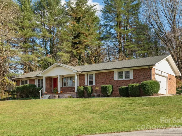 393 Wayside Ln, Hendersonville, NC 28792