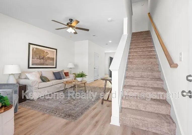 2 bed, 2.5 bath, 1176 sqft, $1,250 — Photo 2