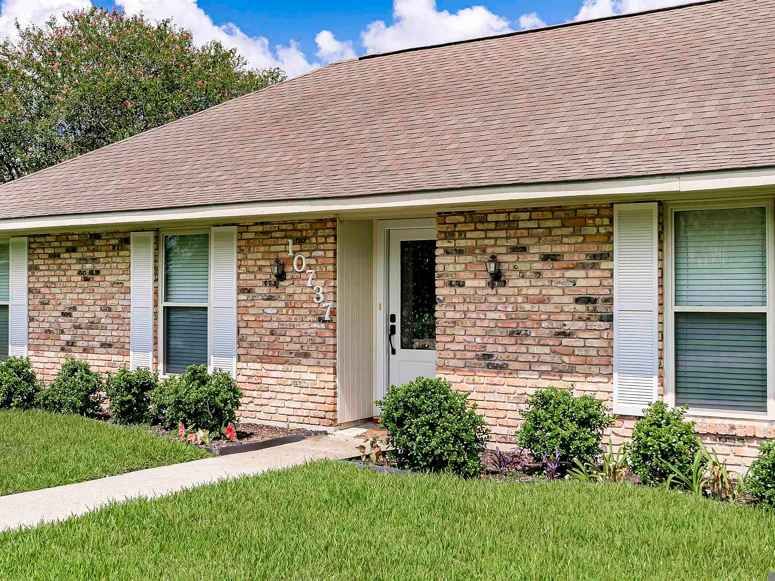 3 bed, 1813 sqft, $2,100 — Photo 3