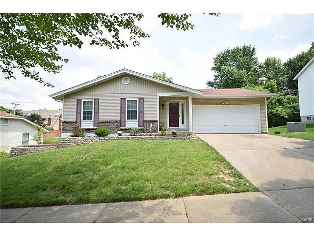 912 Fernway Ln photo 1