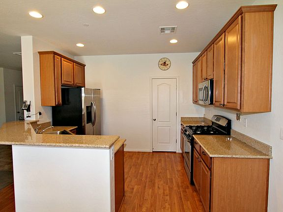 4th image of 750 Crest Valley Pl