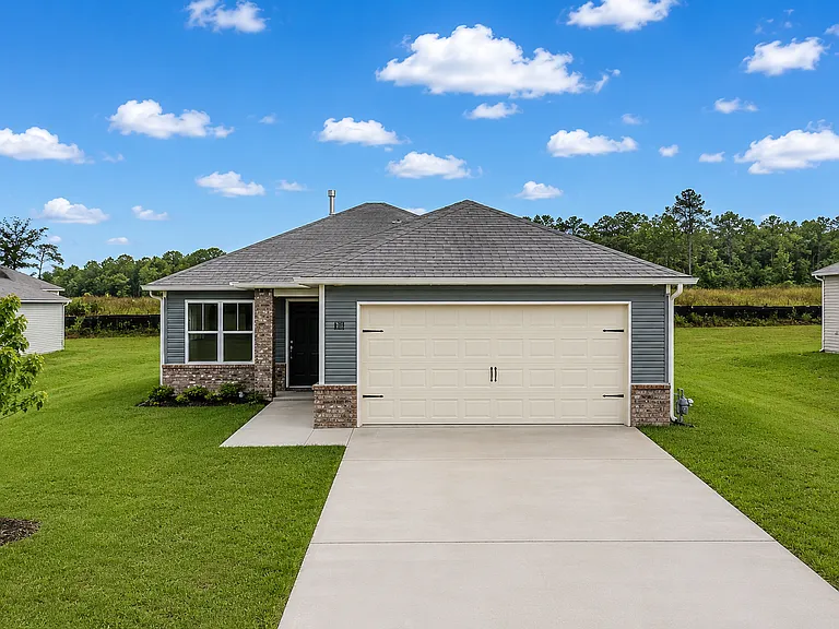 813 Ashford Dr — Photo 2