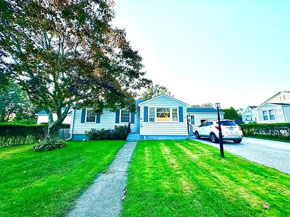 44 Livingston Pl, Middletown, RI 02842