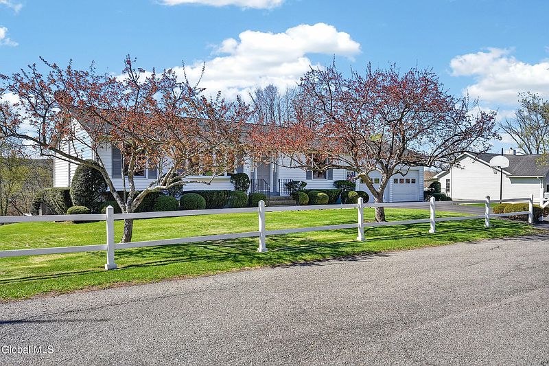 2nd image of 8 Rockefeller Drive