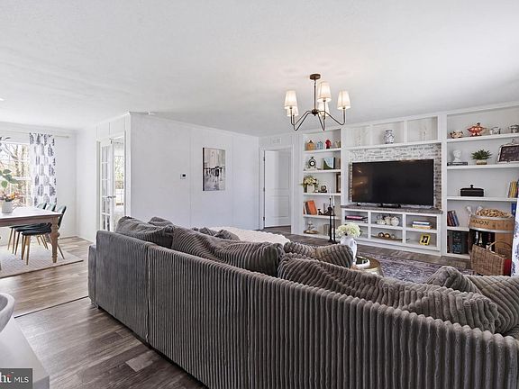 2nd image of 6 Southwind Cir