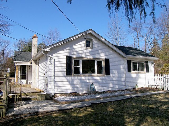 1st image of 9 Geneva Dr