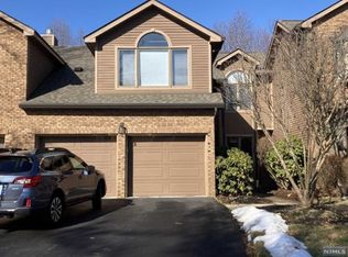 117 Lakeview Dr, Old Tappan, NJ 07675