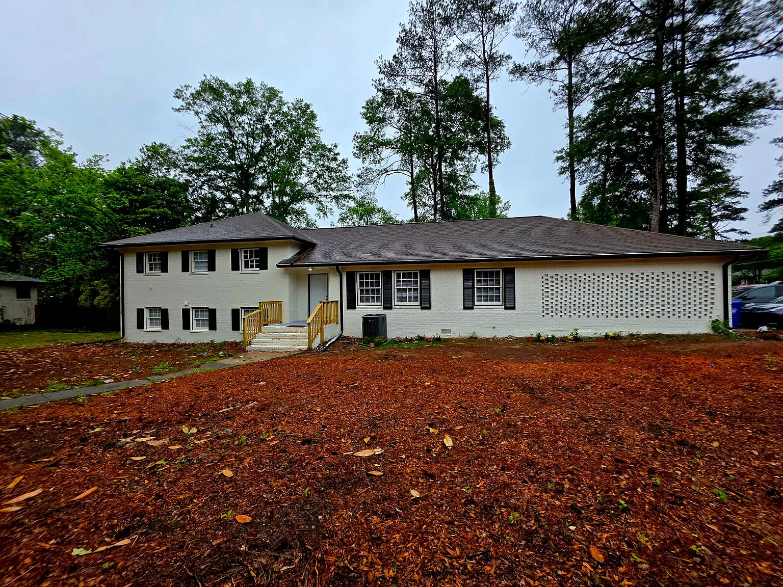 5 bed, 2853 sqft, $3,350 — Photo 2