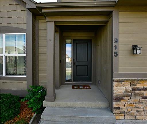 4th image of 915 Coyote Dr