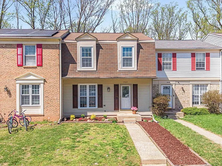 17641 Longview Ln — Photo 1