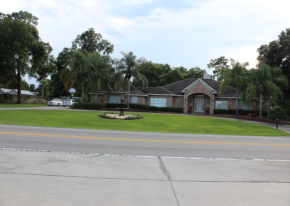 Front-circular driveway