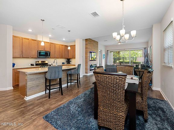 5th image of 576 VISTA LAKE Circle